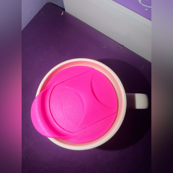 💕NWOT Barbie Pink Chevron Mug with handle - Picture 3 of 5